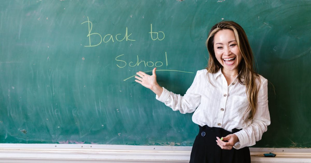 教員のためのAI研修ガイド：文科省推奨のスキルアップロードマップ