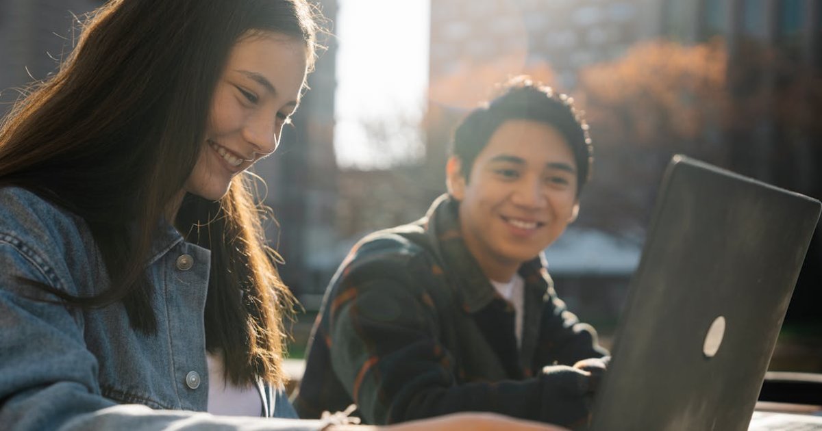 文科省『情報活用能力』の定義改訂：AI時代に求められる新しいスキルとは？