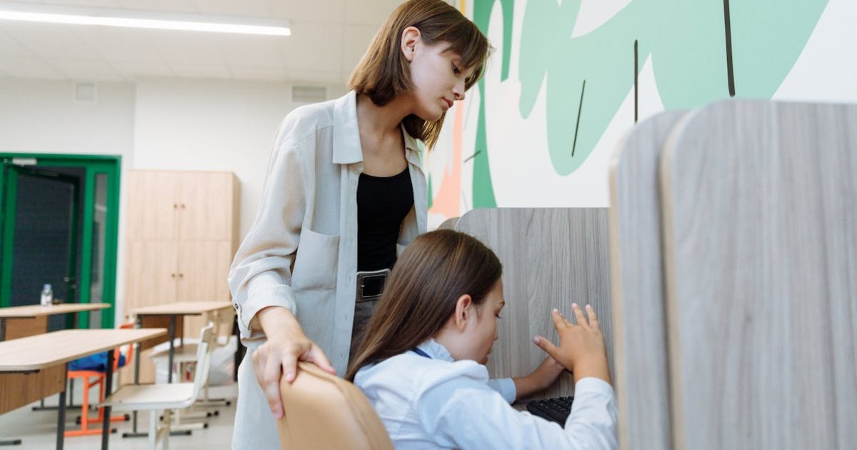 AIと共創する未来の学校：先生と子どもが共に学ぶ実践例