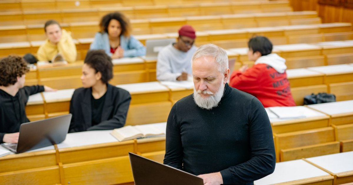 AI時代の教師力向上：最新研修プログラムが拓く学び