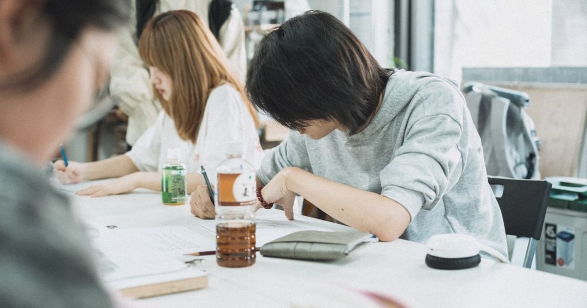 文科省が示すAI時代の学校評価：多角的視点から子どもの学びを捉える